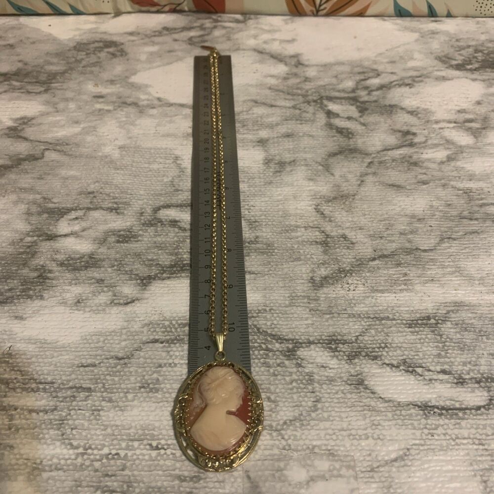 Vintage Whiting Davis Cameo  Necklace 20’ Chain